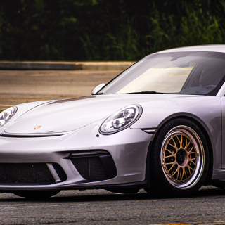 Porche_FrontQuarter